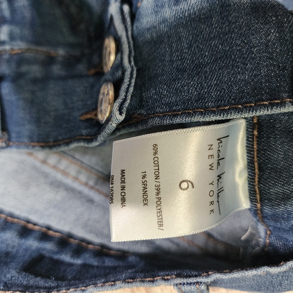 Nicole Miller New York Soho High Rise Denim Shorts Medium Wash Blue Size 6 - Picture 3 of 7